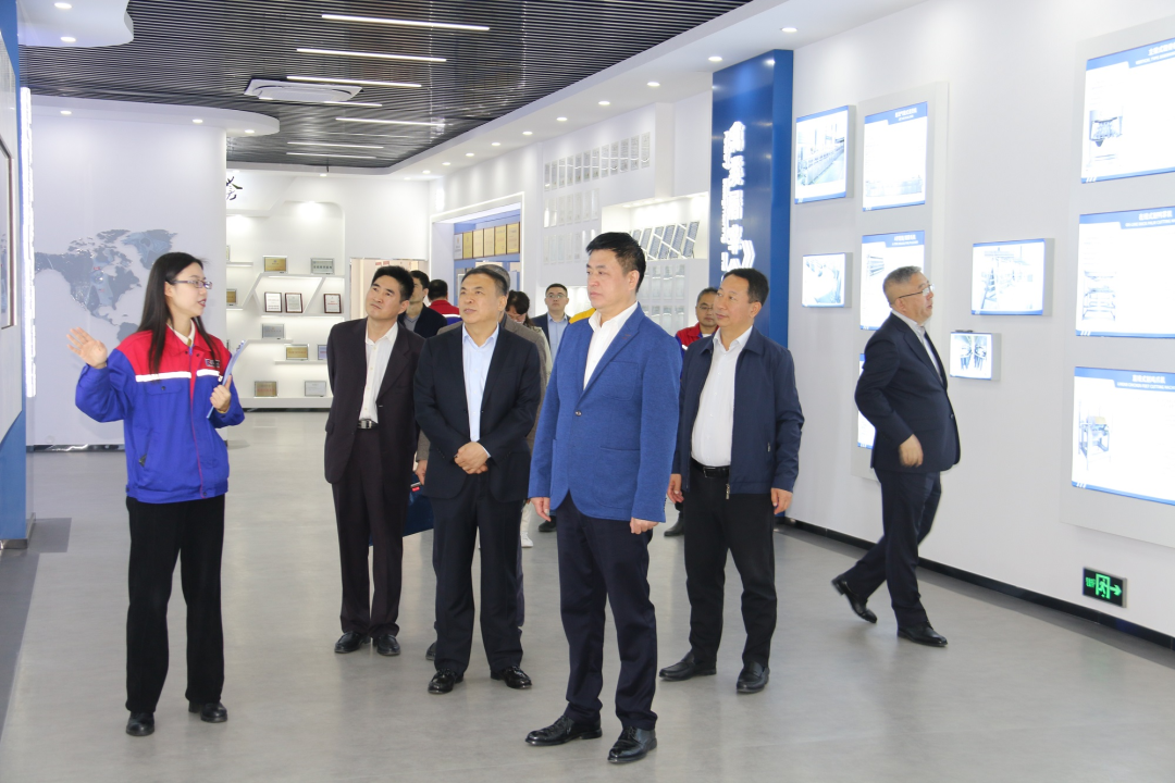 青島市政協(xié)副主席、市工商聯(lián)主席崔作一行蒞臨銳智股份調研考察