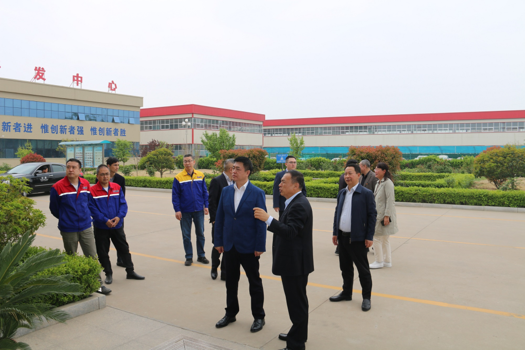 青島市政協副主席、市工商聯主席崔作一行蒞臨銳智股份調研考察